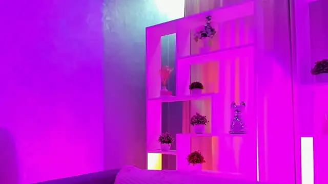 LoveBettie Adlı Modelin Canlı XXX Sohbeti