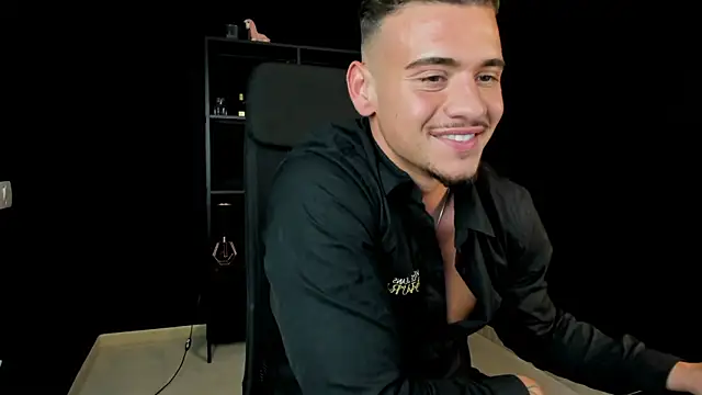 Show modela ElijahThorne na web-kameri