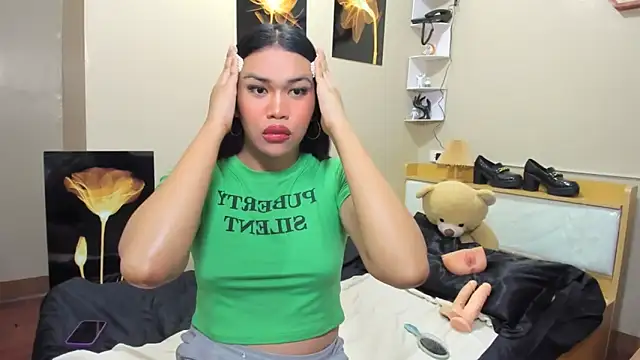 hugecelestina Pertunjukan Webcam