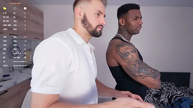 enjoy_me: διαδικτυακό σόου στην κάμερα