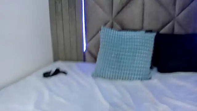 AnnieRouse__ Live XXX Chat