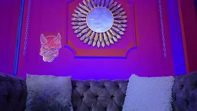 Julieta_Russell Live XXX-Chat