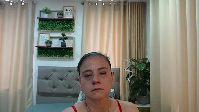 sasi_luna live XXX chat