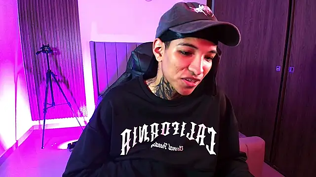 im_Usuga's Live XXX Chat