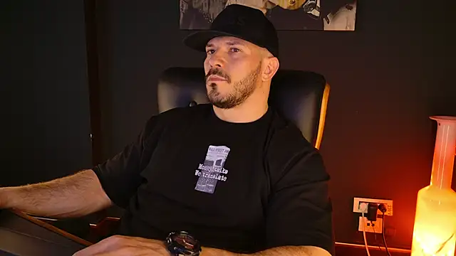 AngeloEric 即時 XXX 聊天