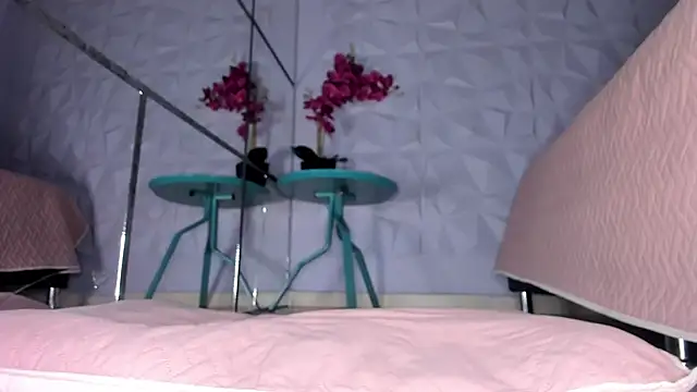 _LittleLiaのライブXXXチャット