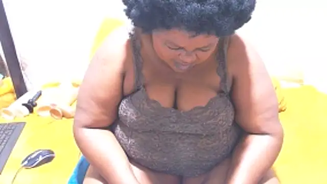 MatureBootyBabe4Uxx's Webcam Show