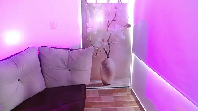 Chat +18 de milfrousse ao vivo