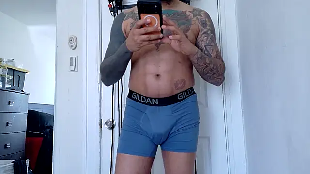 WyattBBC élő XXX-chatje