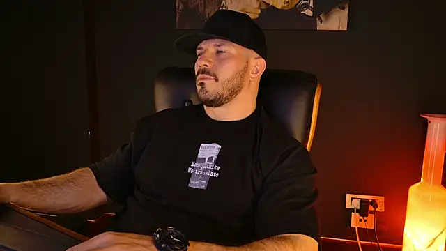 AngeloEric 即時 XXX 聊天