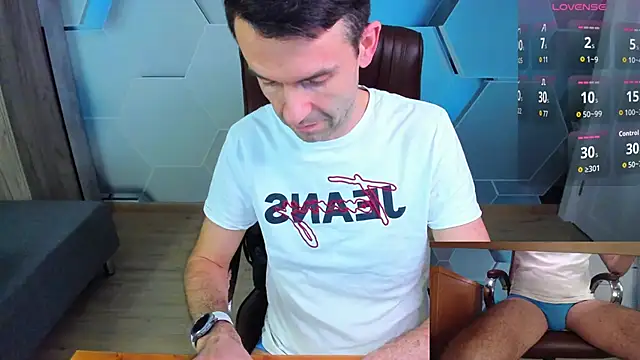 SteveTiger élő XXX-chatje