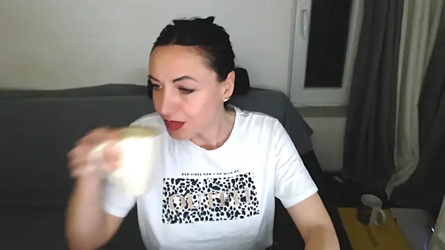 CloveLove's Live XXX Chat