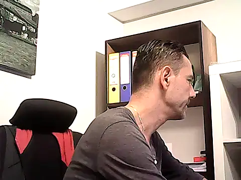 mastercharisma35 Adlı Modelin Canlı XXX Sohbeti