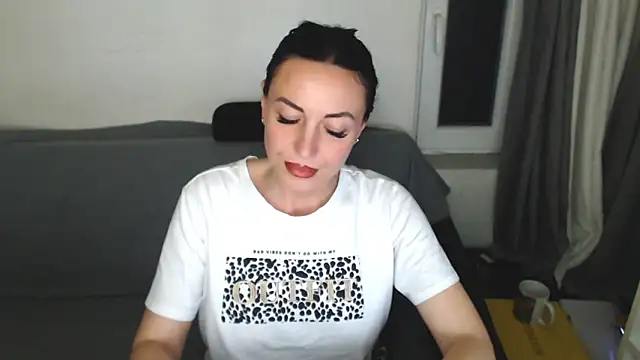 CloveLove live XXX chat