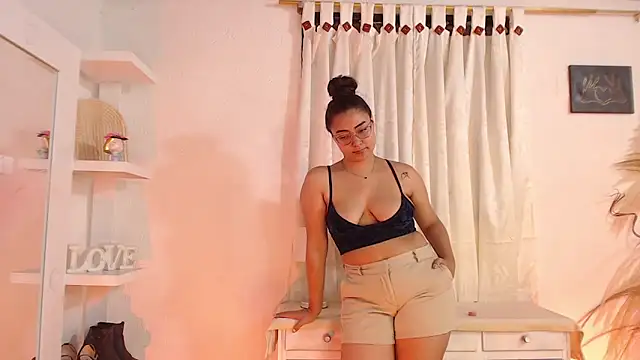 _Kim__M live XXX chat