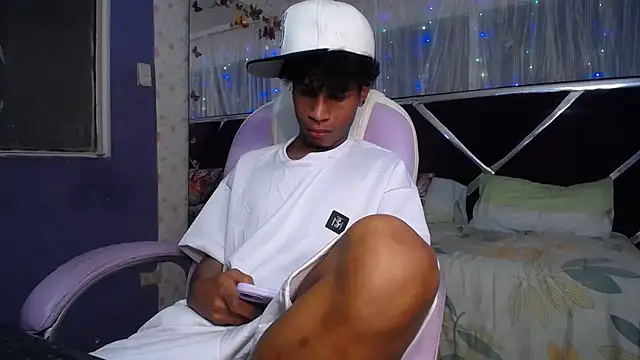 Santy_bigcock_01 即時 XXX 聊天