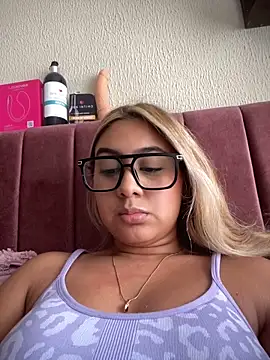 Chat XXX ao vivo de Miabonnett_