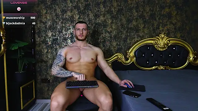 AaronMuscle Live XXX-chat