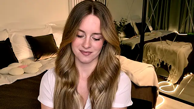 RozzitaBedberry's Live XXX Chat