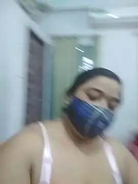 عرض كام momo_loves