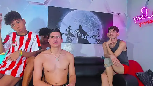 Spicy_guys: διαδικτυακό σόου στην κάμερα