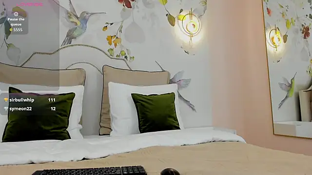 milaleoneli: онлайн-секс-чат