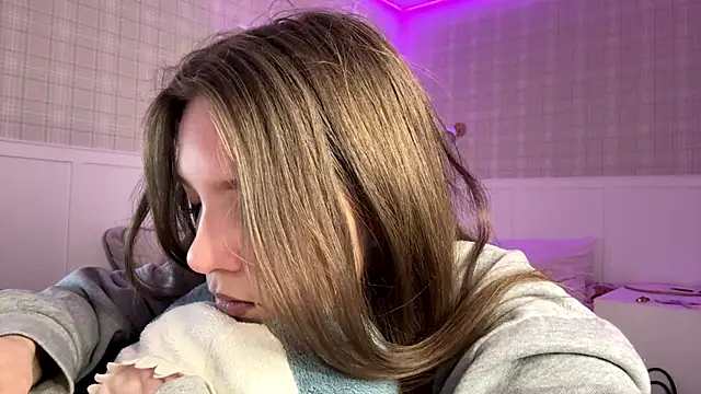 Webkamerová show CassondraBern