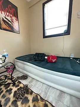 Tillymarie: онлайн-секс-чат