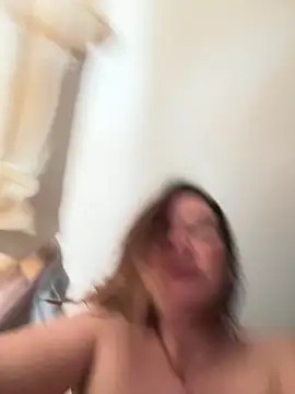 Chat +18 de lyajoliee ao vivo