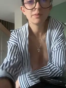 Lolasecret_ élő XXX-chatje