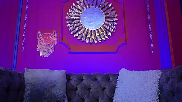 Julieta_Russell Live XXX-Chat