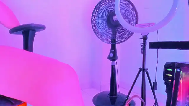 KarelyMitchel's Live XXX Chat