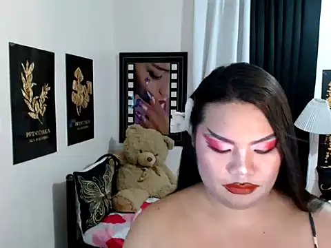 Show modela TSbrianaHugeCock na web-kameri