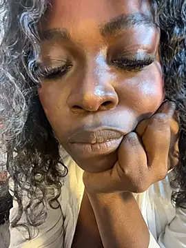 karinacortes Adlı Modelin Canlı XXX Sohbeti