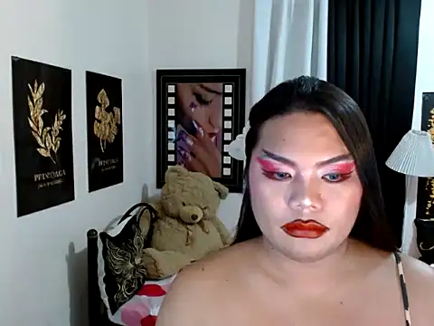 Show modela TSbrianaHugeCock na web-kameri