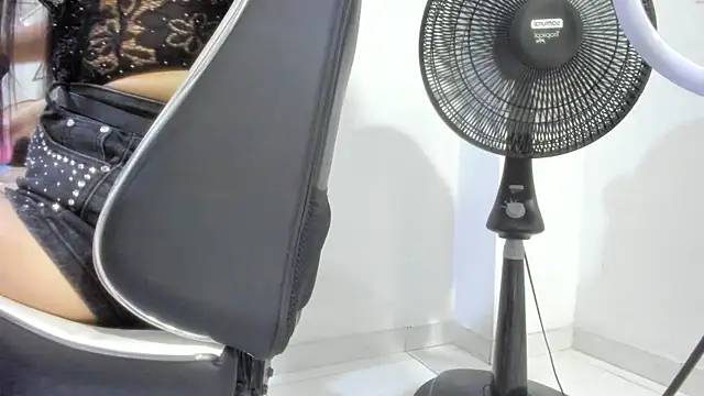 Czat XXX na żywo – KarelyMitchel