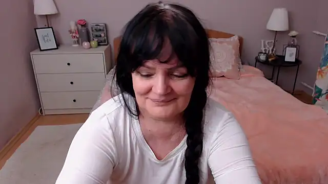 LeveMe2Nightt élő XXX-chatje