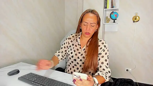 Chat XXX ao vivo de Helenn_Moore