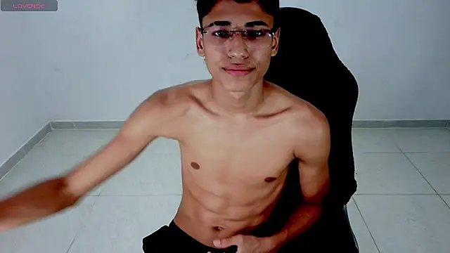 Im_david02 Adlı Modelin Canlı XXX Sohbeti