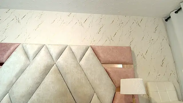 Zoelucas: διαδικτυακό σόου στην κάμερα