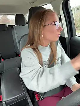 misspollypeach Adlı Modelin Canlı XXX Sohbeti