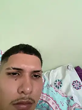 Carlitosd14 Show in webcam