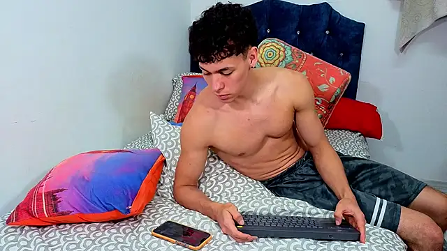 Pokazy przed kamerką – Myke_sexy