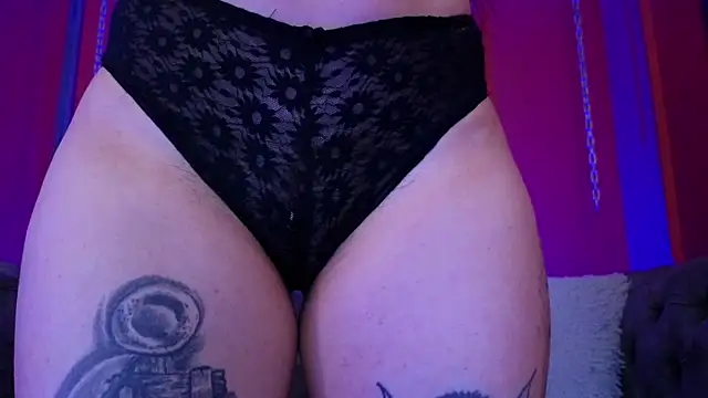 Julieta_Russell Chat XXX in diretta