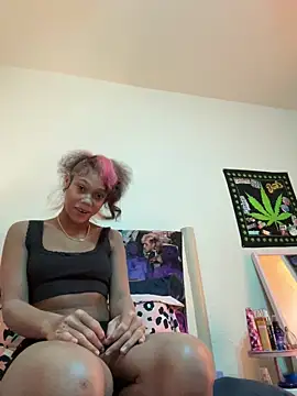 Tamiii420 Adlı Modelin Canlı XXX Sohbeti