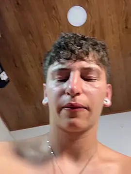 ARON_LUXX Adlı Modelin Canlı XXX Sohbeti