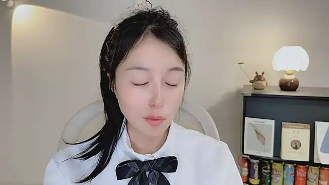 Onechestnut Adlı Modelin Canlı XXX Sohbeti