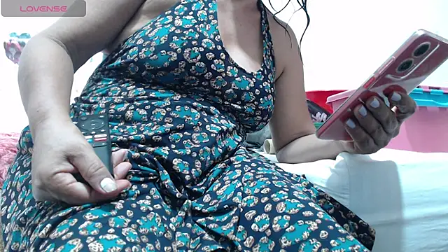 EVAHOTXX 在線直播表演