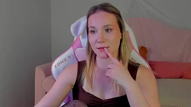 ElaraVoltageのライブXXXチャット