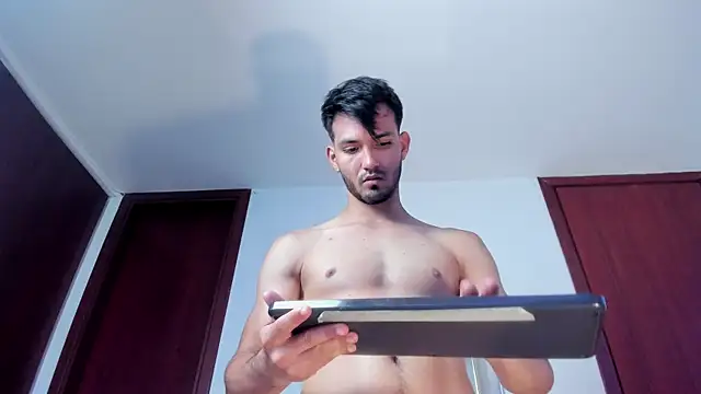 HarryFosster 在線直  播表演